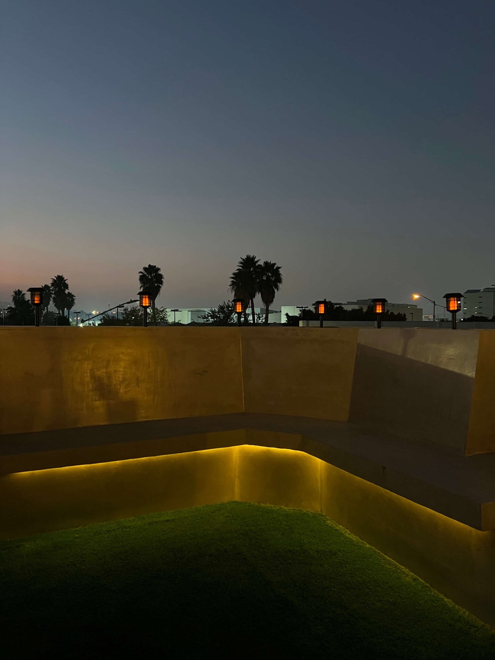 Patio con diseño contemporáneo en Tijuana por Diseño en Espiral